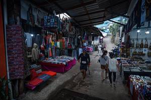 BIB: 45858
                            <button type="button" onclick="openModal(22795462)" class="btn btn-primary btn-sm float-right btn-popup" data-toggle="modal" data-target=".modal-high-quality">
                        <i class="fas fa-shopping-cart"></i> Add to Cart
                    </button>
                                            <button type="button" onclick="isThisMe(22795462, true)" class="btn btn-success btn-sm float-right btn-popup btn-isme hidden" data-toggle="tooltip" data-placement="bottom" title="นี่คือรูปของคุณใช่ไหม คลิกที่นี่เพื่อเอาเข้าอัลบั้ม">
                        <i class="fas fa-plus"></i> Add to album
                    </button>
                    <button type="button" onclick="isThisMe(22795462, false)" class="btn btn-warning btn-sm float-right btn-popup btn-isnotme hidden">
                        <i class="fas fa-ban"></i> Remove from album
                    </button>